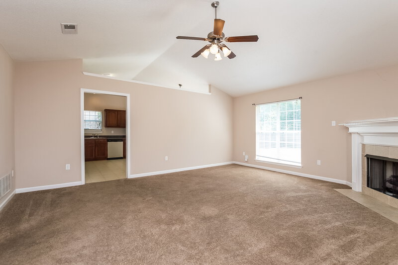 1,650/Mo, 1569 Ian Dr Southaven, MS 38671 Living Roomlarge View