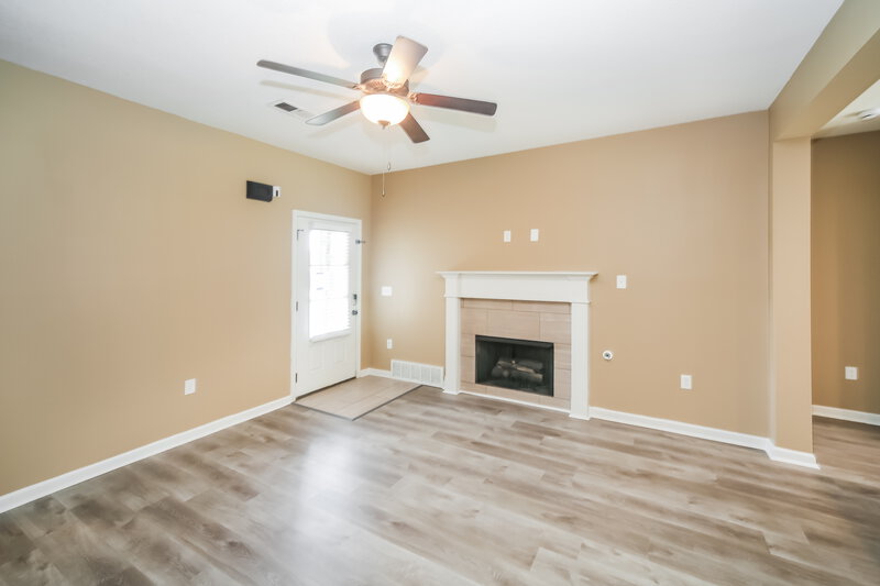 1,960/Mo, 7445 Ardennes Dr Southaven, MS 38671 Living Room View