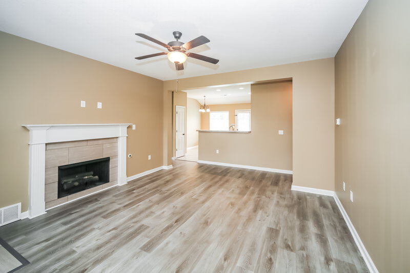 1,960/Mo, 7445 Ardennes Dr Southaven, MS 38671 Living Room View 2