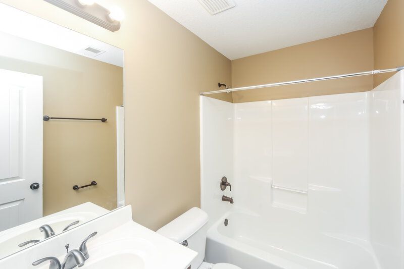 1,960/Mo, 7445 Ardennes Dr Southaven, MS 38671 Bathroom View