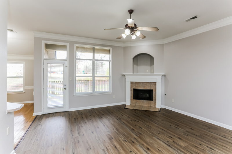 2,055/Mo, 4029 Amherst Dr Olive Branch, MS 38654 Living Room View 2