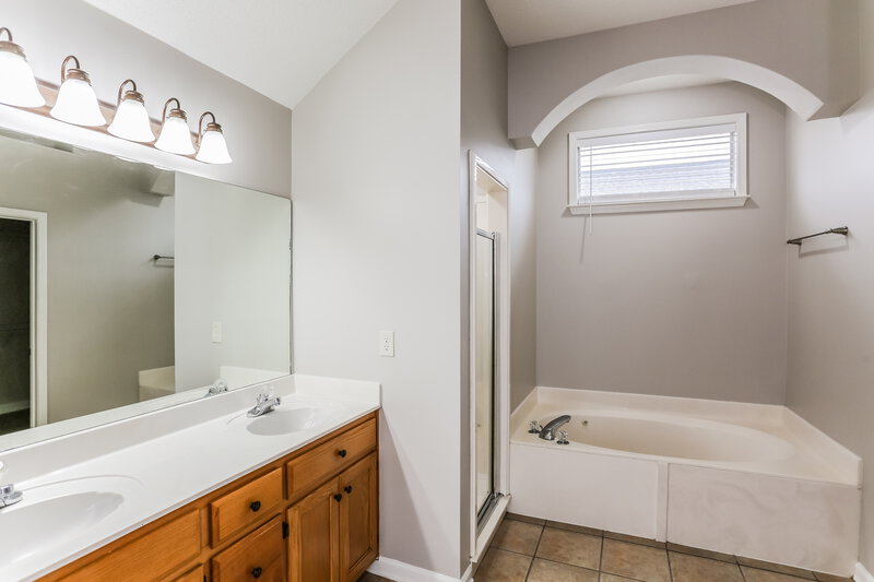 2,055/Mo, 4029 Amherst Dr Olive Branch, MS 38654 Main Bathroom View