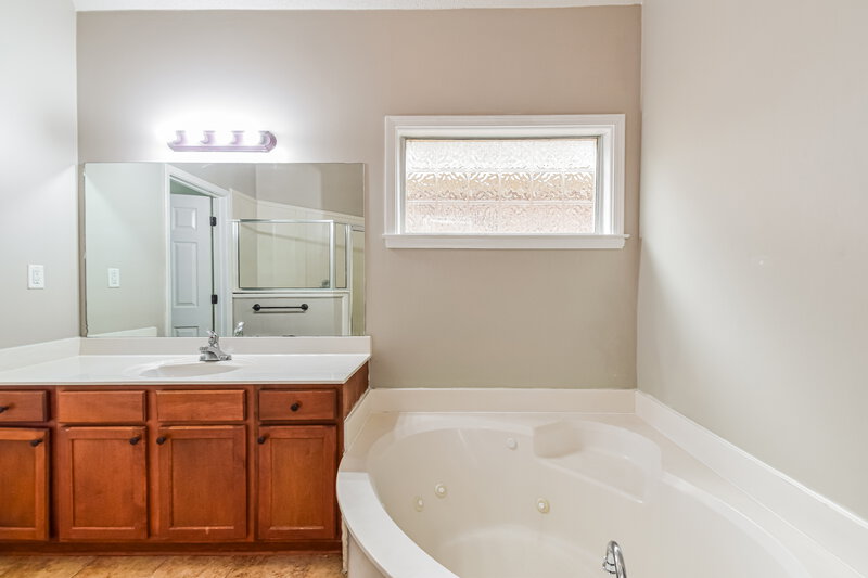 2,010/Mo, 5774 Bedford Loop E Southaven, MS 38672 Main Bathroom View 2