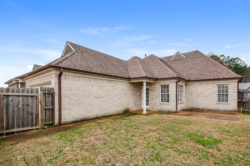 2,010/Mo, 5774 Bedford Loop E Southaven, MS 38672 Rear View