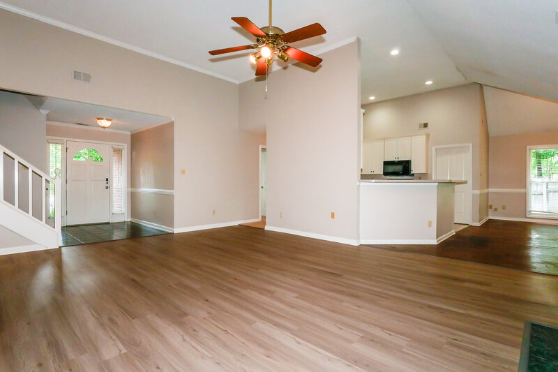 2,110/Mo, 2717 Twisted Oak Cv N Cordova, TN 38016 Living Room View