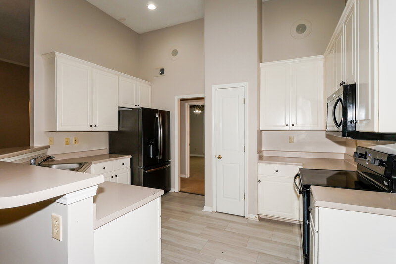 2,110/Mo, 2717 Twisted Oak Cv N Cordova, TN 38016 Kitchen View