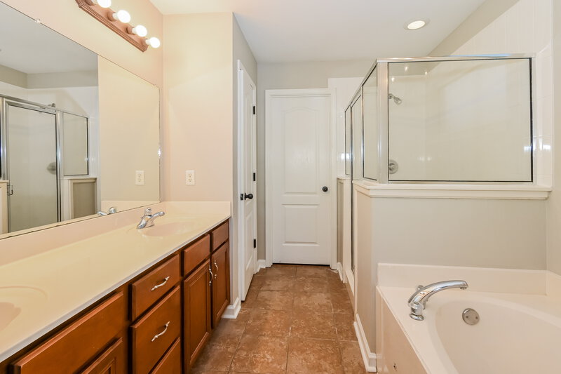 1,840/Mo, 50 Hidden Garden Dr Oakland, TN 38060 Main Bathroom View