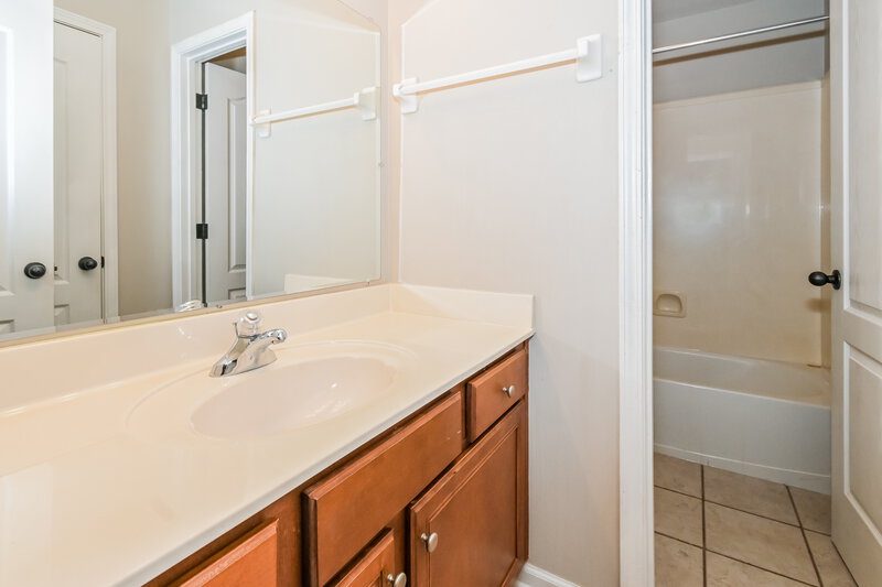 1,840/Mo, 50 Hidden Garden Dr Oakland, TN 38060 Bathroom View