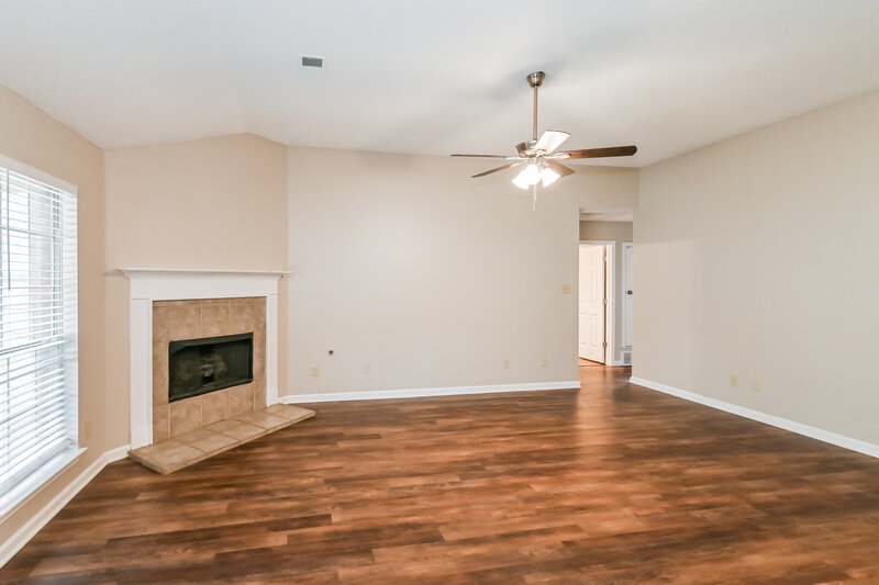 1,495/Mo, 180 Garden View Dr Oakland, TN 38060 Living Room View