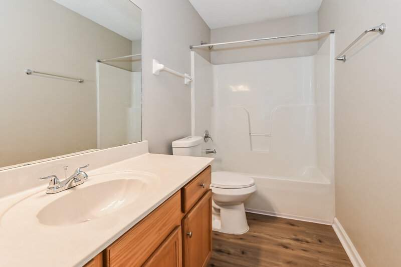 1,495/Mo, 180 Garden View Dr Oakland, TN 38060 Bathroom View