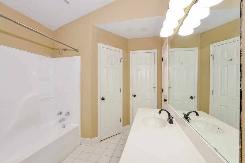 1,890/Mo, 10264 Amanda Dr Olive Branch, MS 38654 Main Bathroom View 2