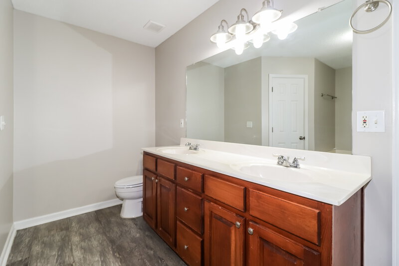 1,960/Mo, 6179 Sandbourne E Olive Branch, MS 38654 Main Bathroom View
