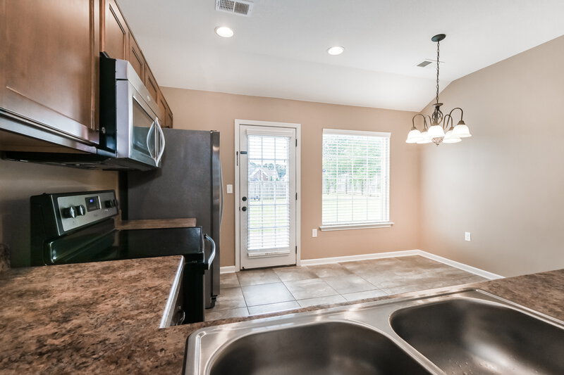 2,105/Mo, 2687 Sapper Ln Southaven, MS 38672 Kitchen View