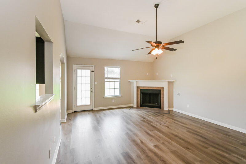 3,100/Mo, 9069 Gavin Dr Olive Branch, MS 38654 Living Room View 2