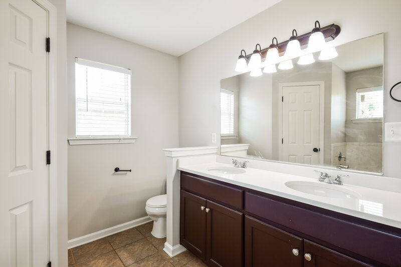 2,160/Mo, 9069 Gavin Dr Olive Branch, MS 38654 Main Bathroom View