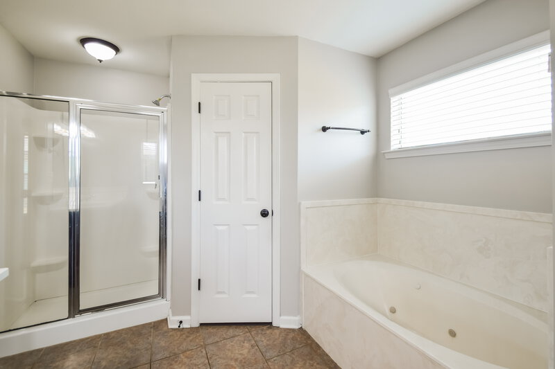 2,160/Mo, 9069 Gavin Dr Olive Branch, MS 38654 Main Bathroom View 2