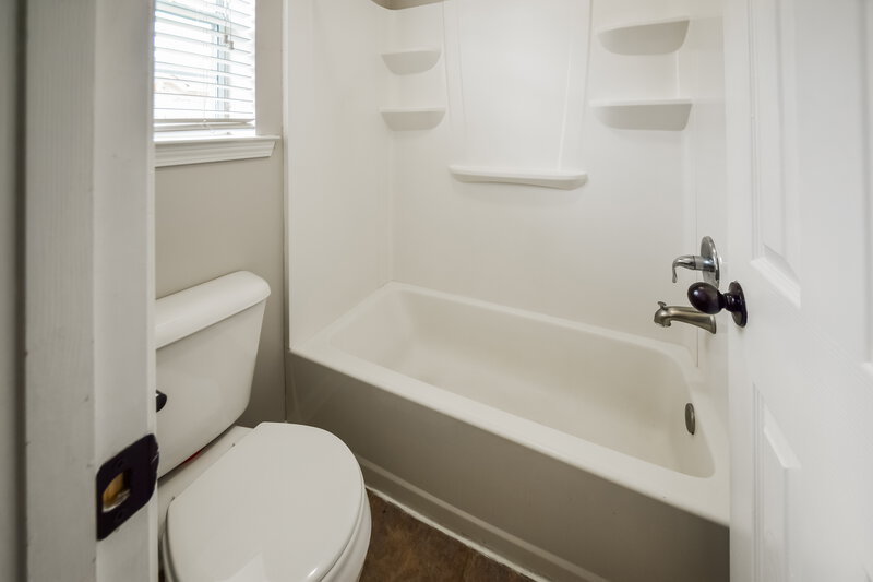2,160/Mo, 9069 Gavin Dr Olive Branch, MS 38654 Bathroom View 2