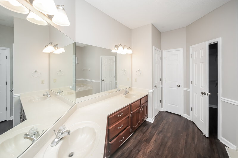 3,200/Mo, 8774 Bell Forrest Dr Olive Branch, MS 38654 Main Bathroom View