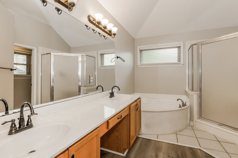 1,960/Mo, 5847 Wendover Cv Olive Branch, MS 38654 Main Bathroom View