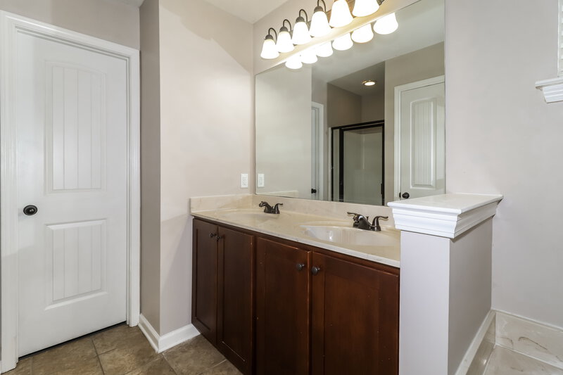 1,885/Mo, 2729 Miner Cv Southaven, MS 38672 Main Bathroom View