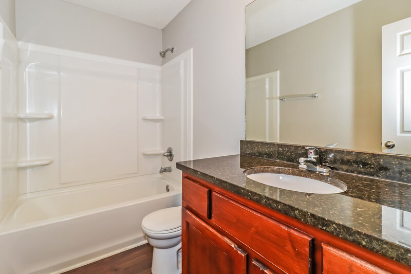 1,805/Mo, 10892 Blake Cir Olive Branch, MS 38654 Bathroom View