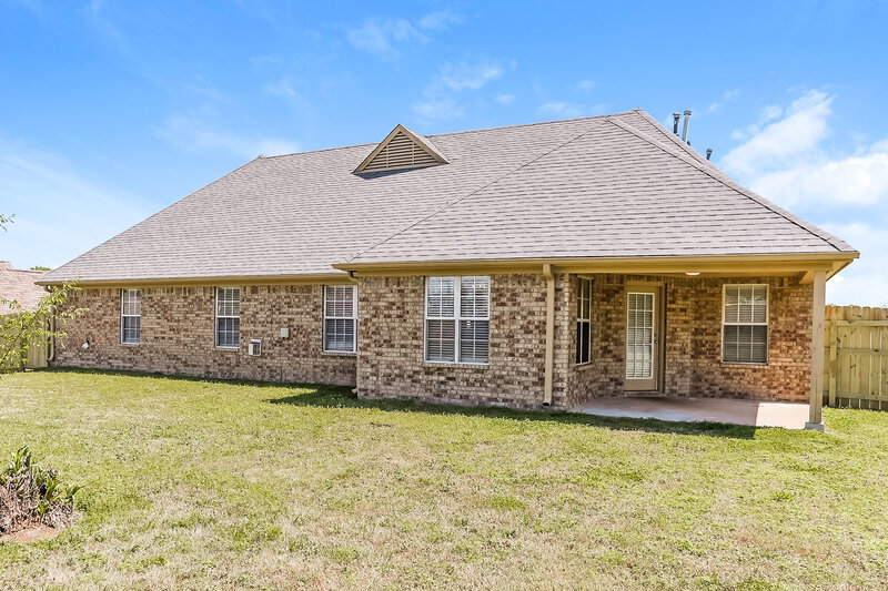 2,105/Mo, 7569 Redberry Dr Horn Lake, MS 38637 Rear View 2