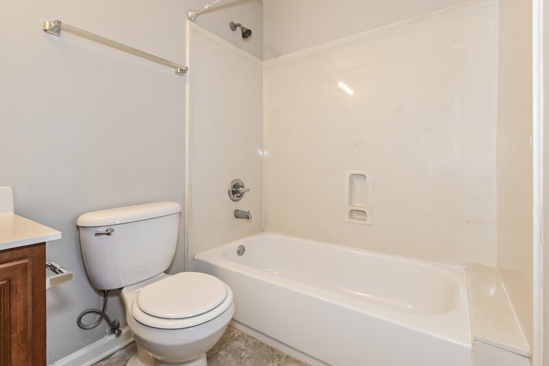 1,995/Mo, 40 Rachel Cv Somerville, TN 38068 Bathroom View