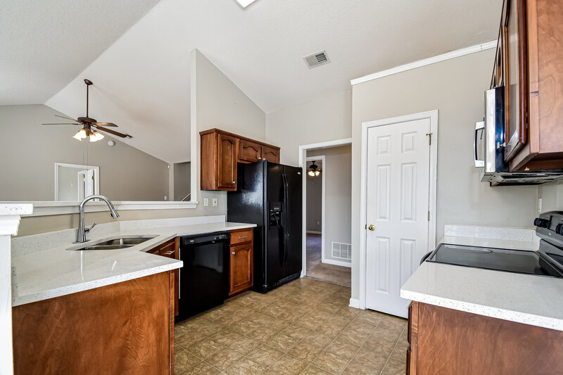2,055/Mo, 2219 Baird Dr Southaven, MS 38672 Kitchen View