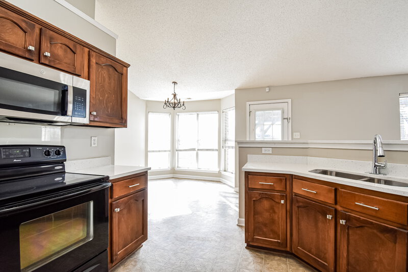 2,055/Mo, 2219 Baird Dr Southaven, MS 38672 Kitchen View 2