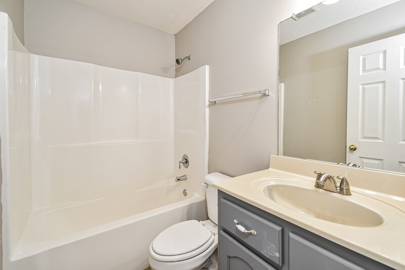 2,055/Mo, 2219 Baird Dr Southaven, MS 38672 Bathroom View