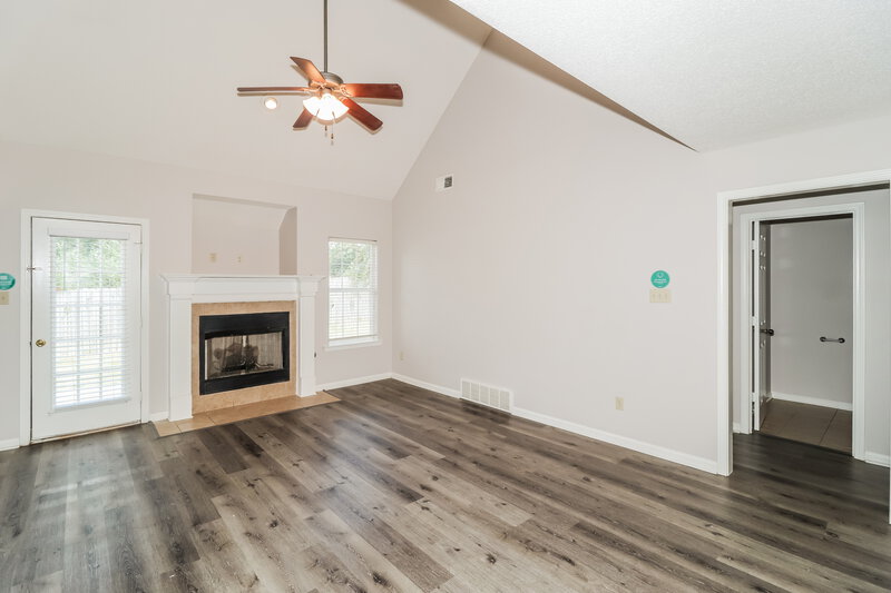 1,910/Mo, 20 Hannah Cove Oakland, TN 38060 Living Room View