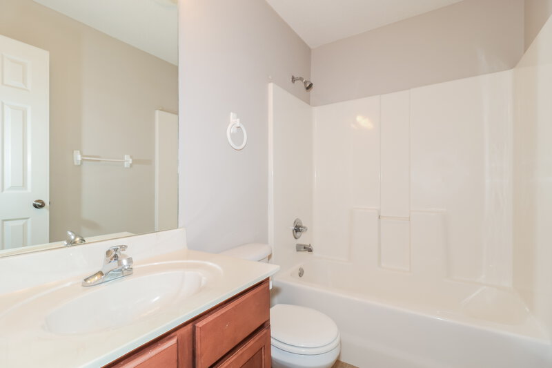 1,910/Mo, 20 Hannah Cove Oakland, TN 38060 Bathroom View