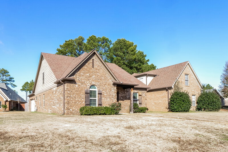 2,110/Mo, 5823 Bedford Pl Southaven, MS 38672 Front View