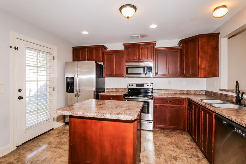 2,110/Mo, 5823 Bedford Pl Southaven, MS 38672 Kitchen View