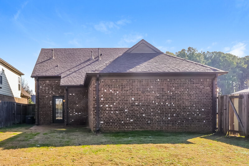 2,110/Mo, 5823 Bedford Pl Southaven, MS 38672 Rear View