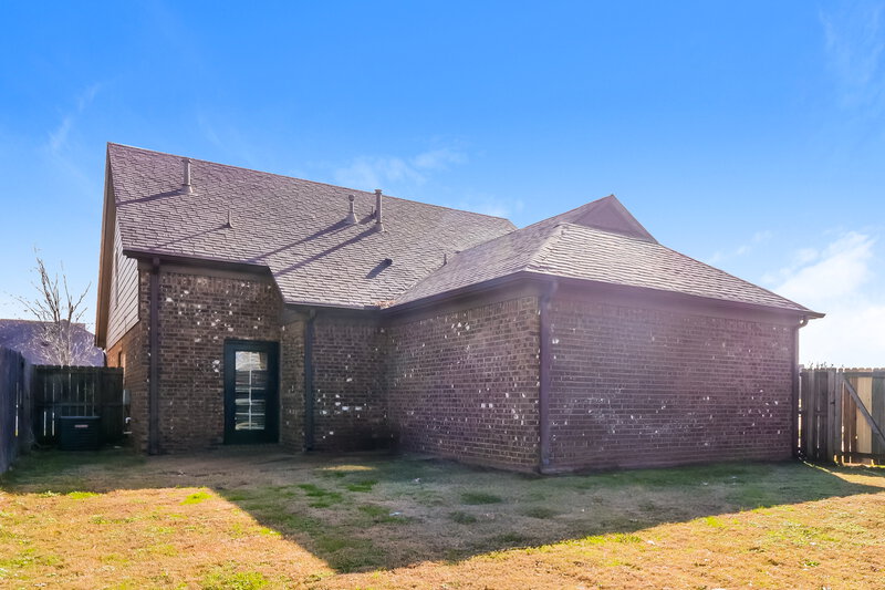 2,110/Mo, 5823 Bedford Pl Southaven, MS 38672 Rear View 2