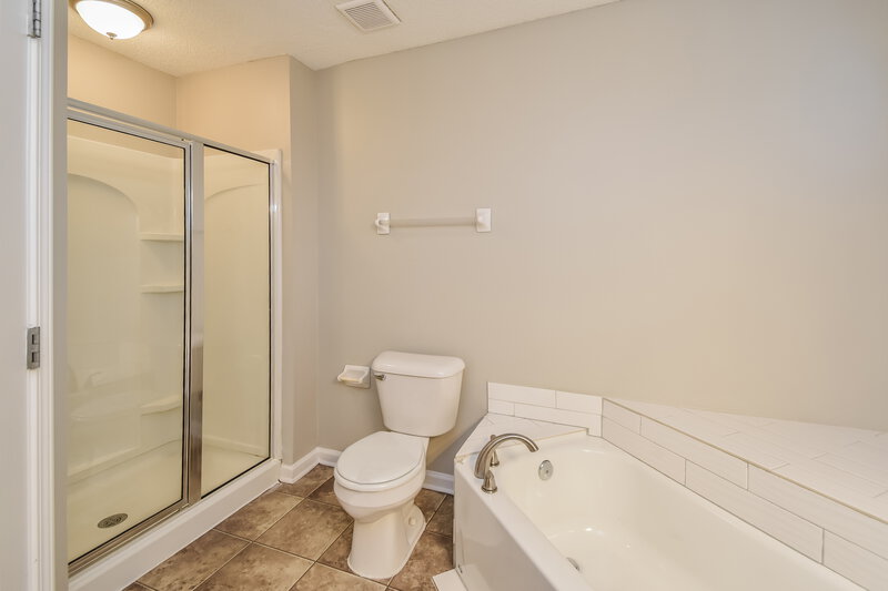 1,740/Mo, 9841 Southern Oak Way Olive Branch, MS 38654 Main Bathroom View 3