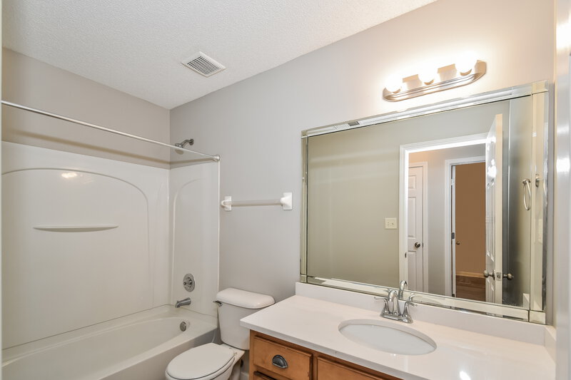 1,740/Mo, 9841 Southern Oak Way Olive Branch, MS 38654 Bathroom View