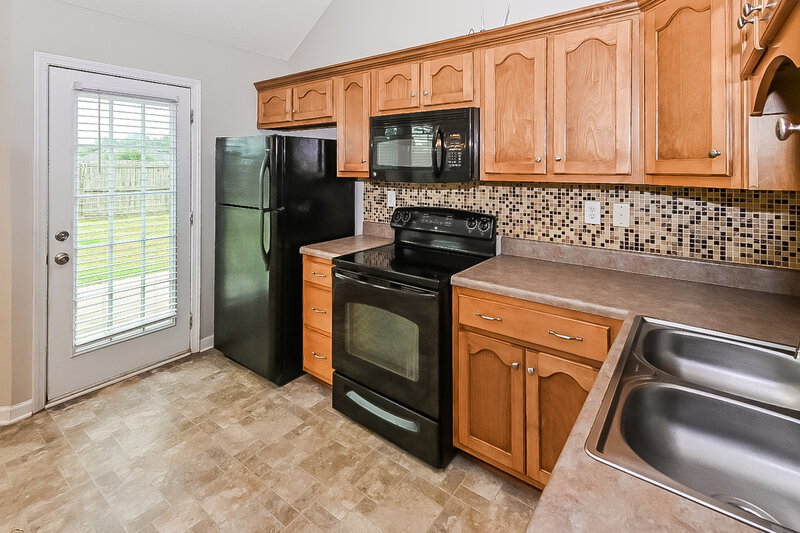 1,945/Mo, 9826 Southern Gum Way Olive Branch, MS 38654 Kitchen View 2