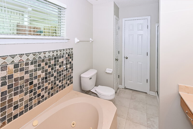 1,945/Mo, 9826 Southern Gum Way Olive Branch, MS 38654 Main Bathroom View