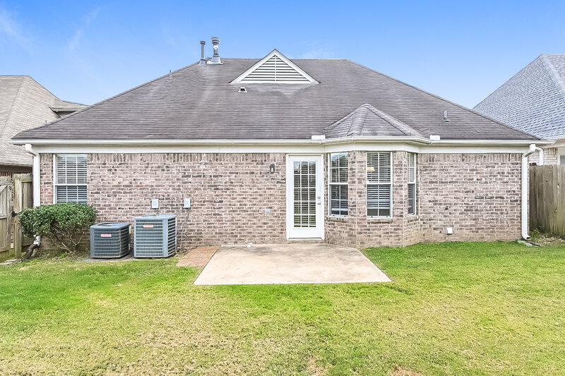 1,945/Mo, 9826 Southern Gum Way Olive Branch, MS 38654 Rear View