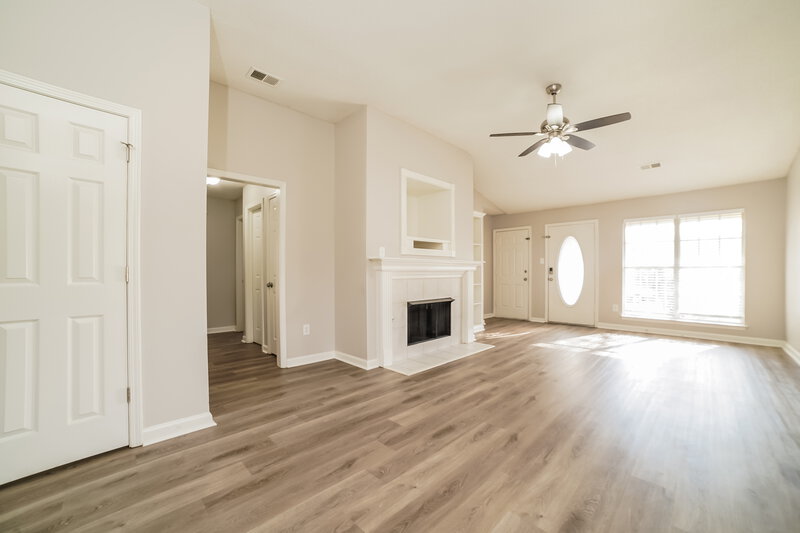 1,645/Mo, 5291 Russell Dr Southaven, MS 38671 Living Room View