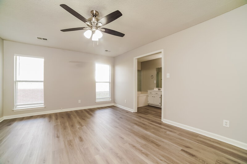 1,645/Mo, 5291 Russell Dr Southaven, MS 38671 Main Bedroom View