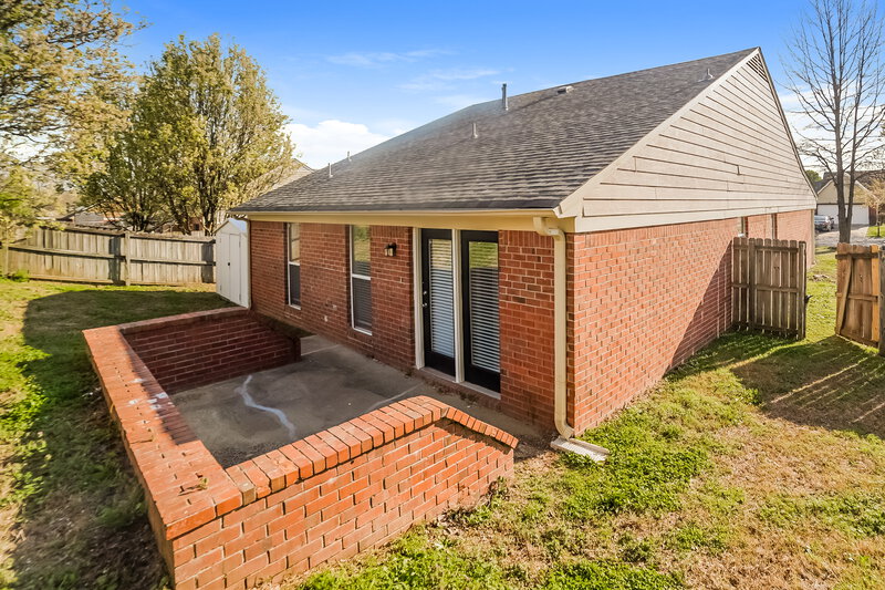 1,645/Mo, 5291 Russell Dr Southaven, MS 38671 Rear View
