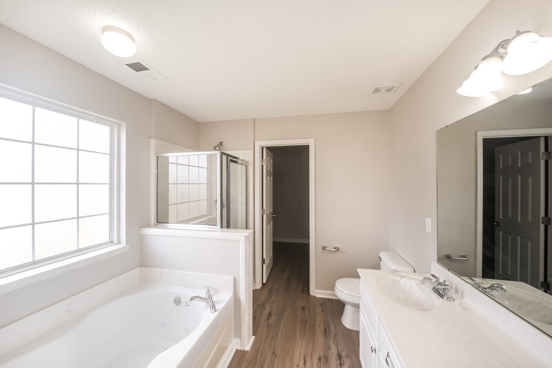 2,230/Mo, 7310 Green Ash Dr Olive Branch, MS 38654 Main Bathroom View
