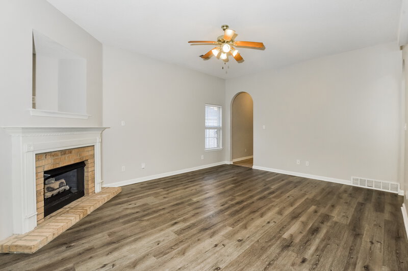 1,630/Mo, 155 Garden Springs Dr Oakland, TN 38060 Living Room View