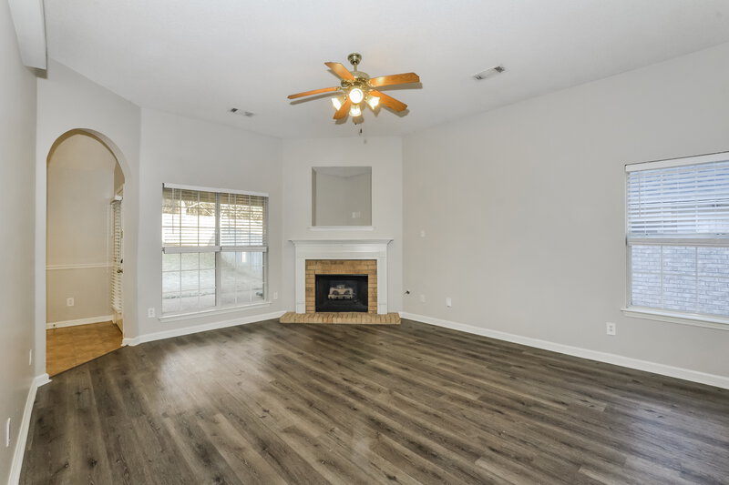 1,630/Mo, 155 Garden Springs Dr Oakland, TN 38060 Living Room View 3