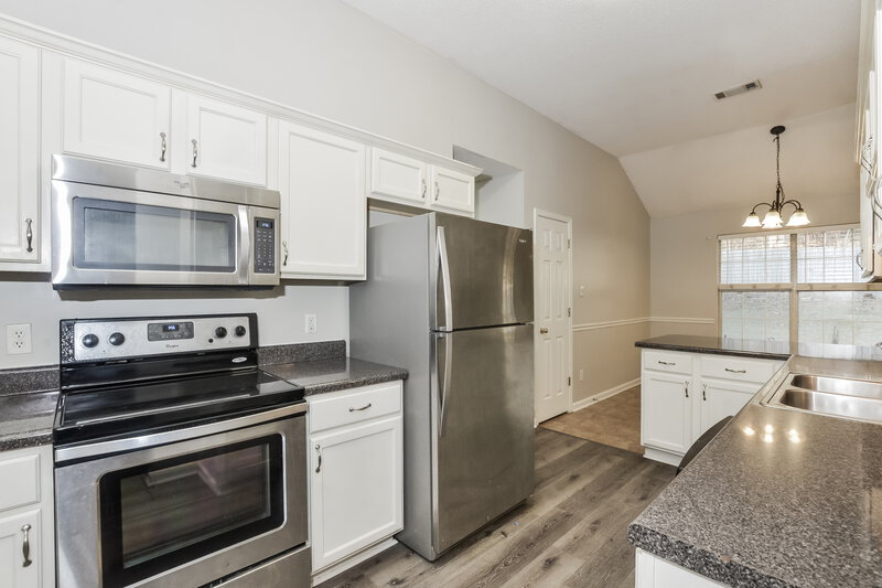 1,630/Mo, 155 Garden Springs Dr Oakland, TN 38060 Kitchen View 3