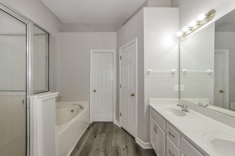 1,630/Mo, 155 Garden Springs Dr Oakland, TN 38060 Main Bathroom View