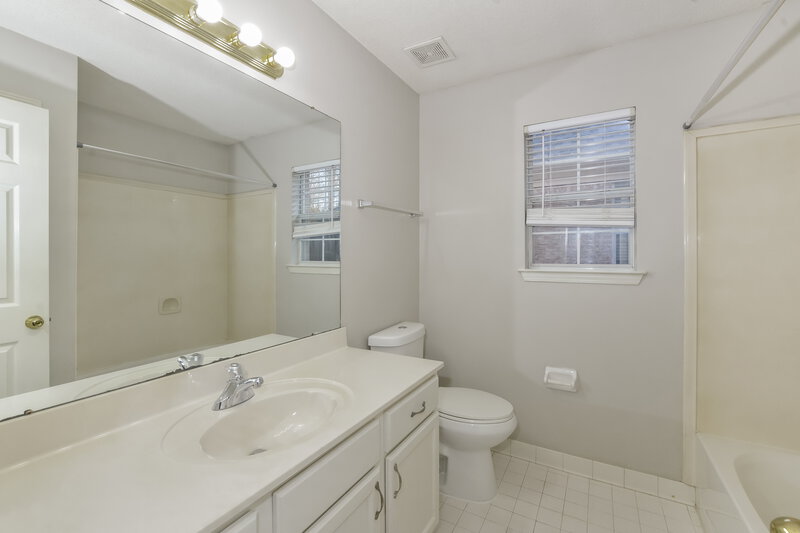 1,630/Mo, 155 Garden Springs Dr Oakland, TN 38060 Bathroom View